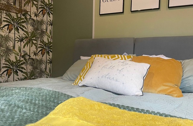Market 1 King Bed, Deluxe Town Centre Studio