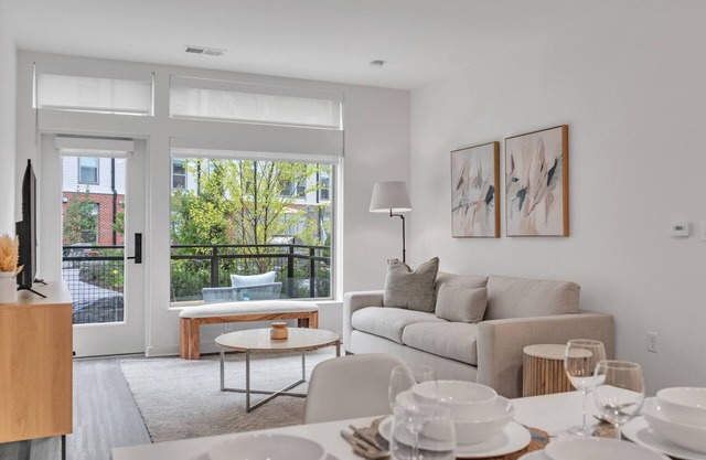 Marshmallow Light Oak 2BR 2BTH Tysons w Amenities
