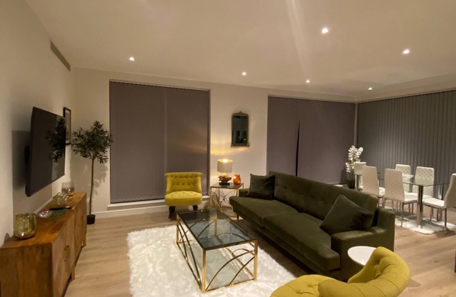 Marvelous 3 Bed Penthouse in Kewbridge