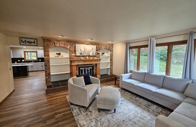Marvelous 4-bedroom house in Anchorage with lake access, fully renovated in 2024