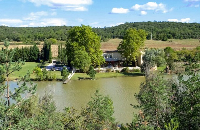 Mas Cabanne - Magnificent Mas with private pond