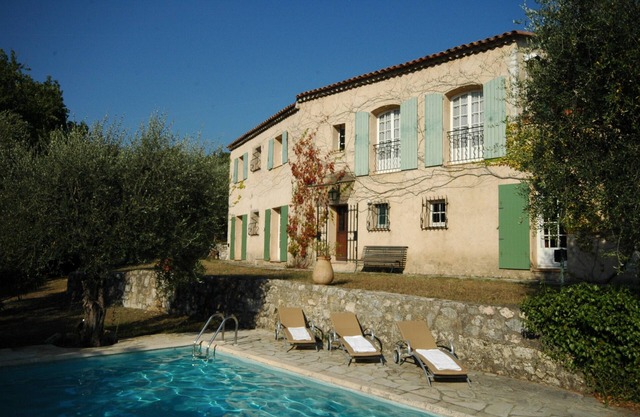 Mas des Corneilles, large house in private secluded garden with pool and many olive trees