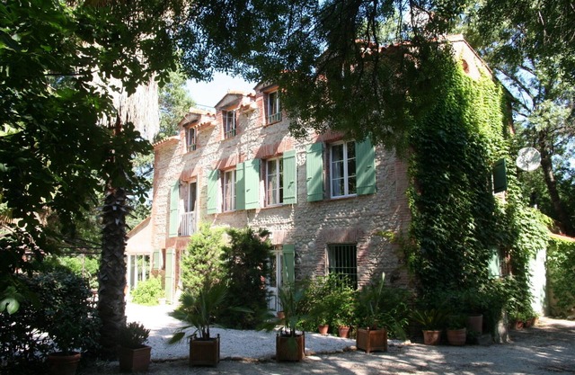 Mas of character with swimming pool 8 km from the beaches