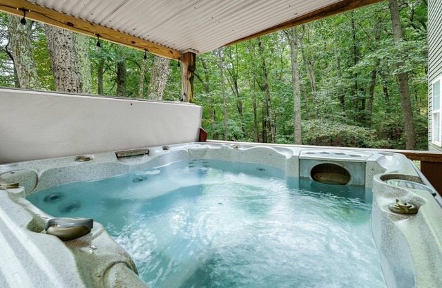 Massanutten Mountaintop, Family Fun Awaits! Hot Tub, Arcade Games, Near Slopes