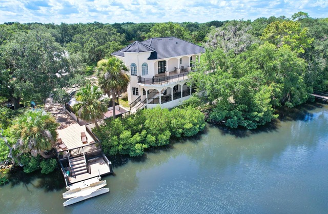 Massive waterfront Villa (Gated)