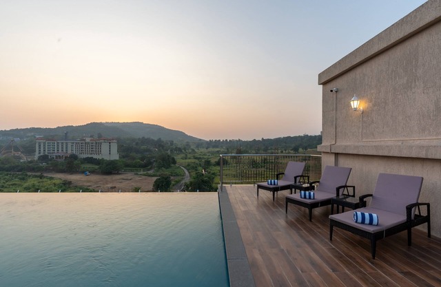 Mastiff Grand The Sia Palace Suites & Banquets, Khopoli (Nr. Imagica)