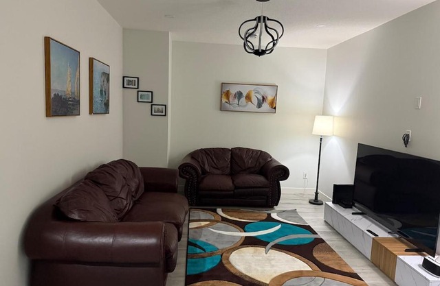 Maxti Guest Suite, Northwest Calgary