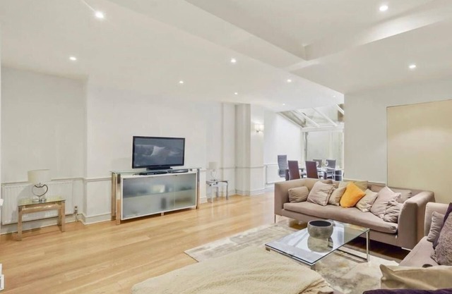 Mayfair: Luxurious 3 bedroom, 2.5 bathrooms Flat