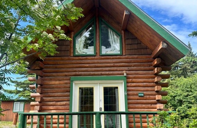 McNeil River Cabin, Homer Floatplane Lodge