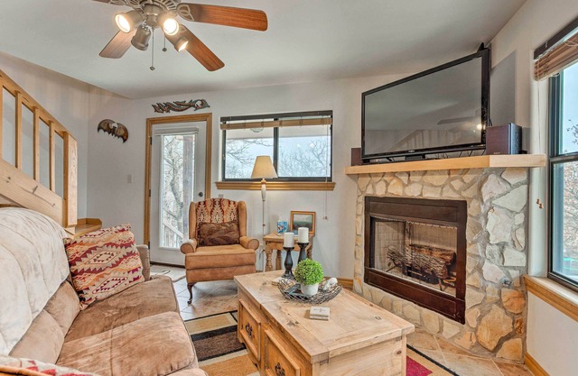 Medicine Park Cabin Rental w/Mountain View