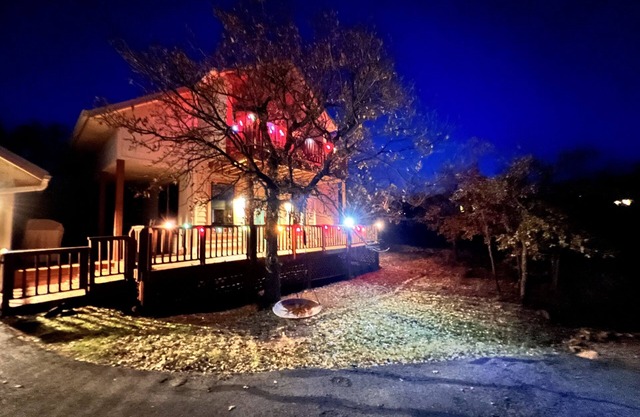 Medicine Park Mountain Top Cabin-Hot Tub-sleep 10