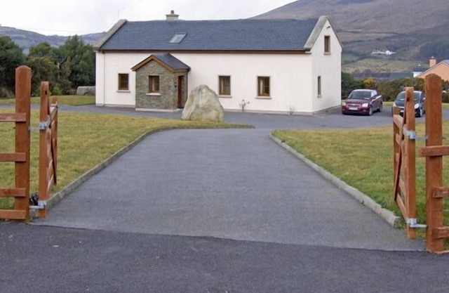 MEENTEOG, family friendly, with open fire in Glenbeigh, County Kerry