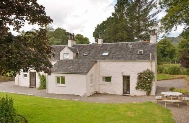 Melfort Cottage - a semi-detached cottage that sleeps up to 4 guests
