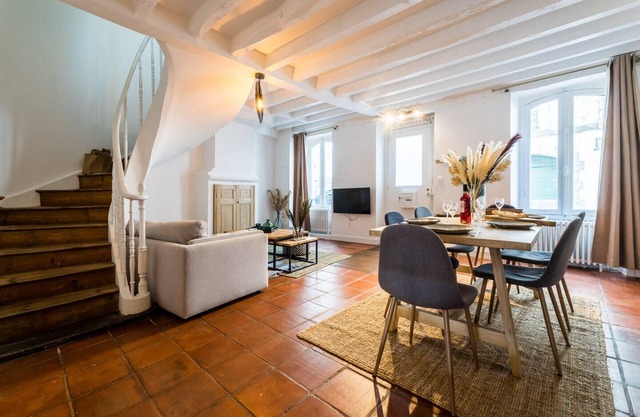 MELLOW . KEYWEEK. Biarritz town house