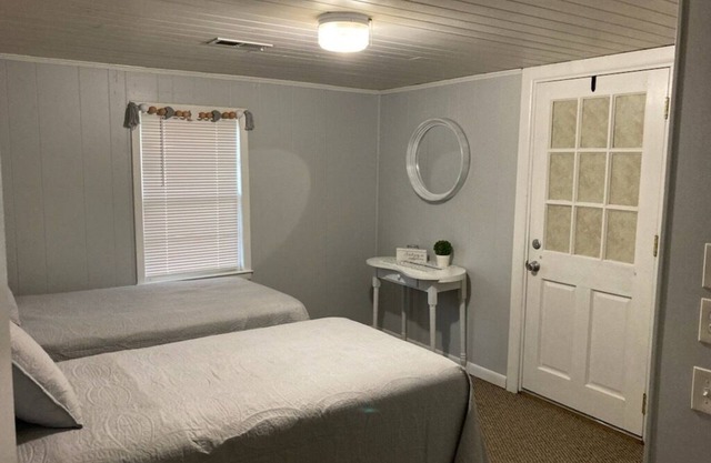 Memories on Main -Located halfway between Ocean Isle Beach and Holden Beach