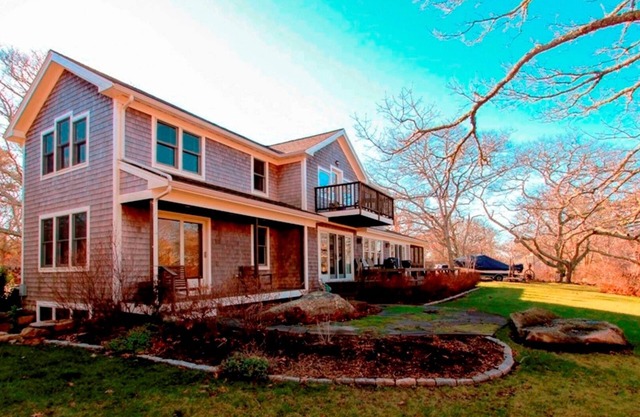Menemsha Home Fully Renovated w/Amazing Waterview's of Vineyard Sound