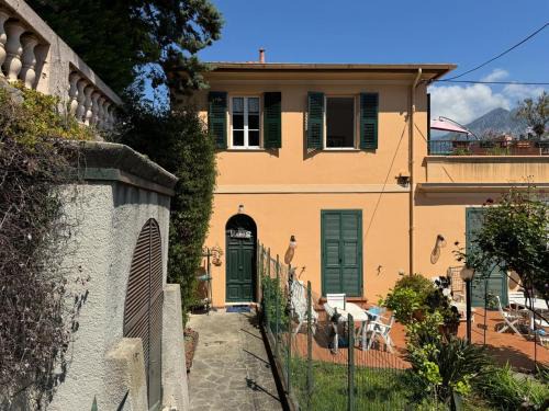Menton apartment with large terrace