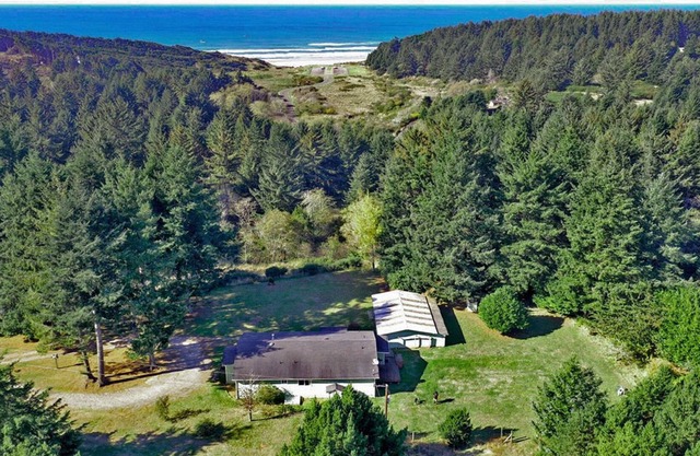 Merchants Beach Ranch House: Ocean views and close to Bandon Dunes Golf Resort