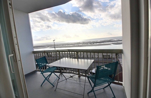 MERIDIEN E2 : Pleasant seafront apartment, 1 bedroom and 1 cabin, for 4 people in a.