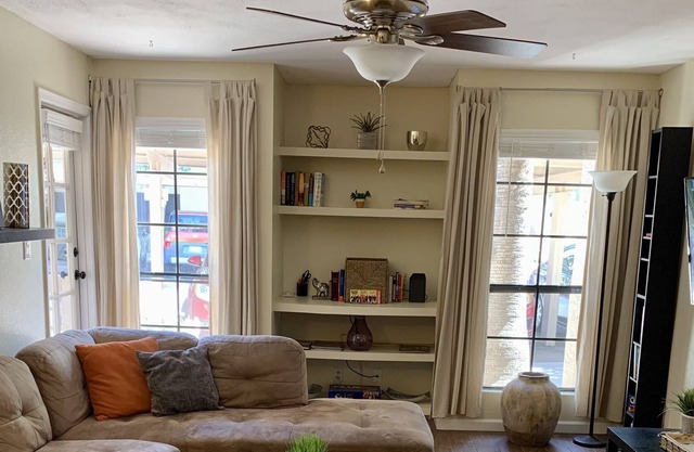 Mesa Condo, king bed, heated pool and spa, and in unit laundry