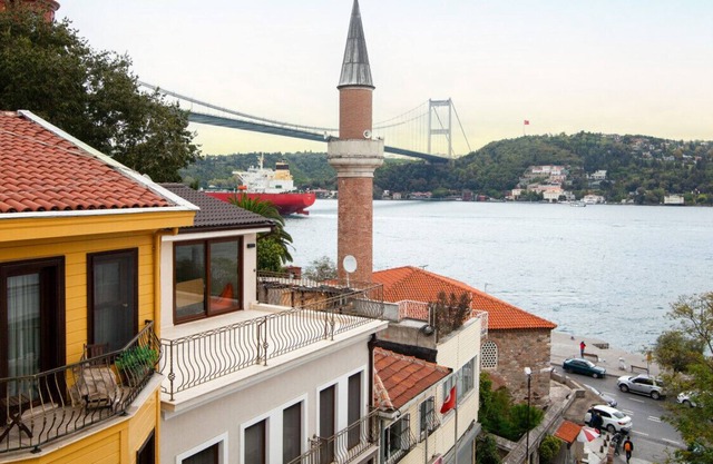 Mesmerizing Flat with Bosphorus View in Sariyer