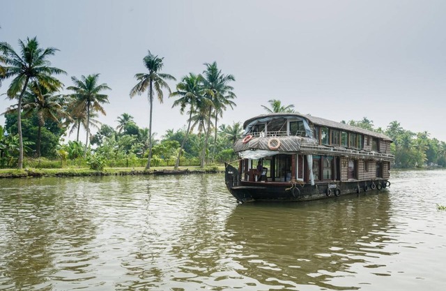 Meticulous/backwoods Houseboat