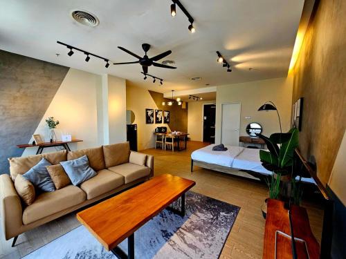 Metro Studio - Direct LRT access, near Pantai Hospital, University Malaya, Mid Valley, Bangsar