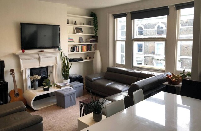 Metropolitan Tranquility: Chic Flat Regent's Park
