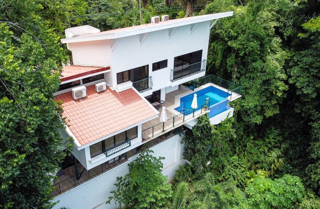 Mi Casa Es Su Casa, Walking distance from Beach