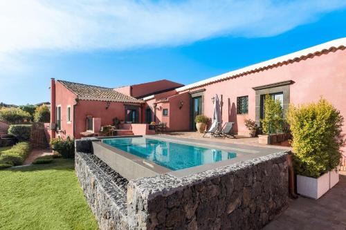 Micanera House