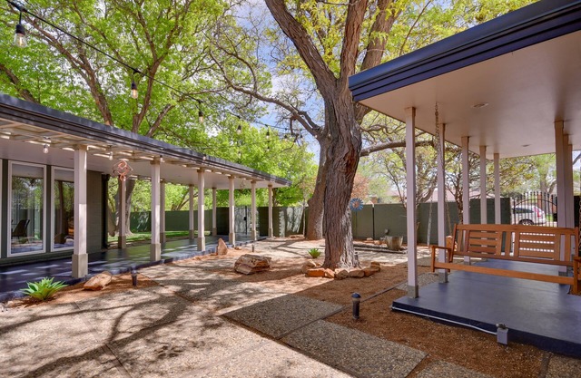 Mid-Century Modern Home w/Fire Pit & Gas Grill!