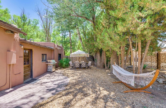 Mid-Century Modern Taos Home w/Hot Tub & Fire Pit