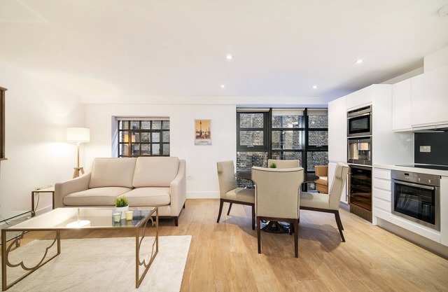 Middle of Covent Garden/The Strand - Stunning two bed, two bath