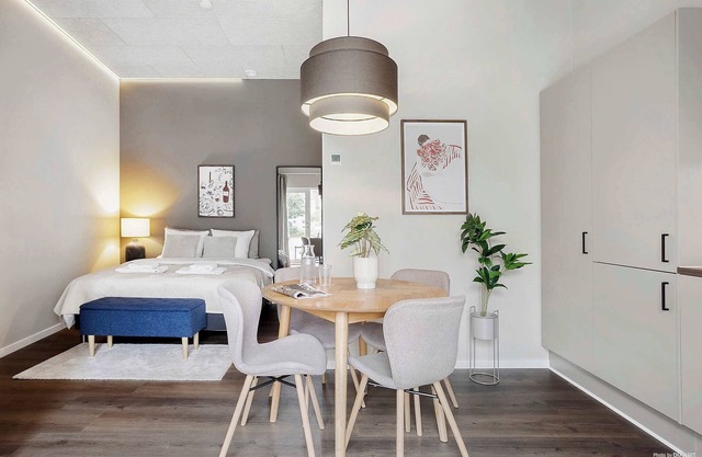 Midtown Flat Summary: