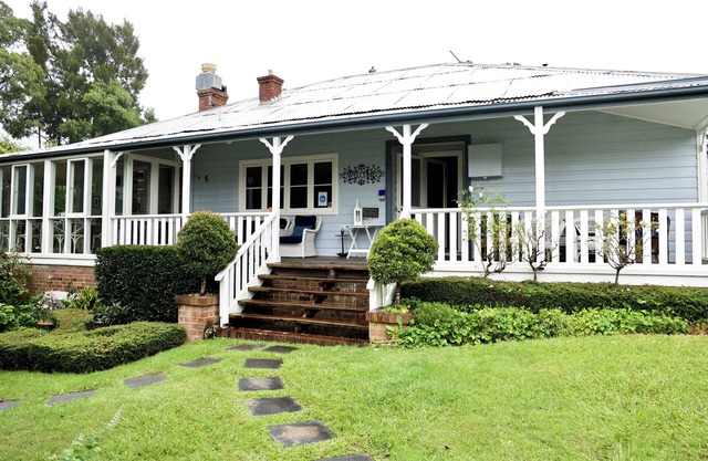 Mildenhall - an elegant country 6 bedroom home in beautiful Bundanoon NSW