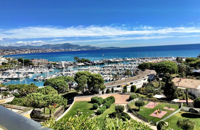 Million dollar view :100 Sq m plus terrace with private jacuzzi