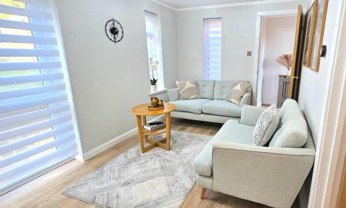 Milton Keynes 3BR Stylish Home, Sleeps 5, Families, Free Parking