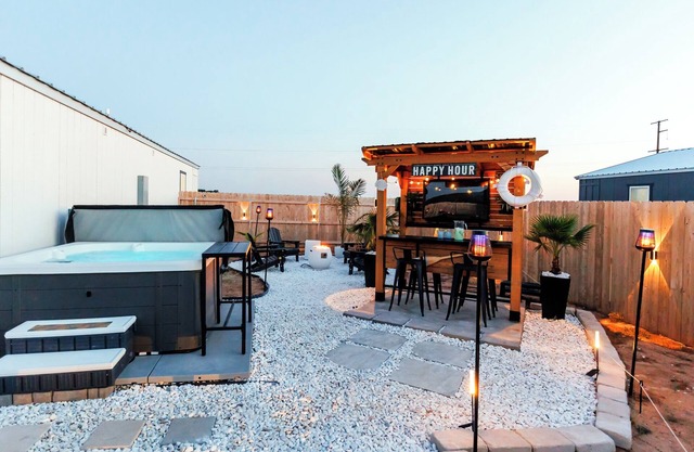 Mini Oasis—Hot tub Fire Pit Bar+Lounge