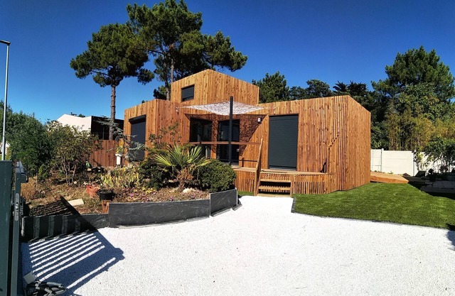 Mini wooden house near the beach, built in 2022