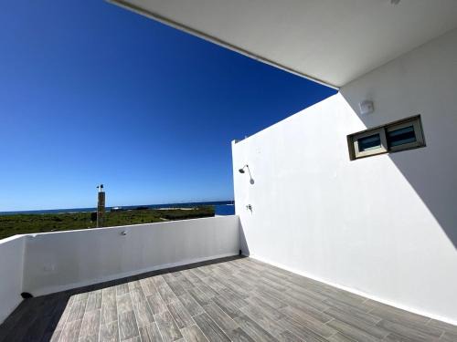 Mínimal apartment with terrace and ocean view