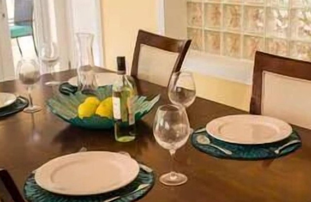 Minutes Away from Nisbet Beach! 3 Spaces w/ Airport Shuttle & Free Parking