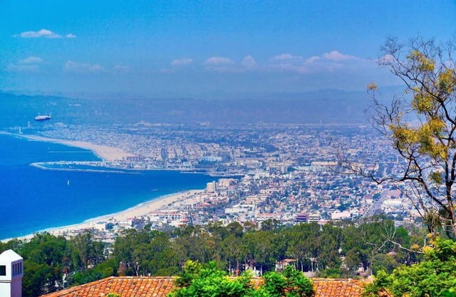 Minutes Away from Torrance Beach and Hermosa Beach! FREE On-site Parking!
