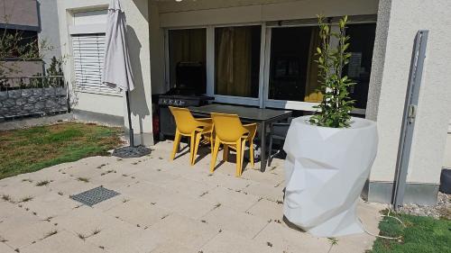 Miracle House mit Terrasse, Parkplatz & Top-Ausstattung in Leonberg