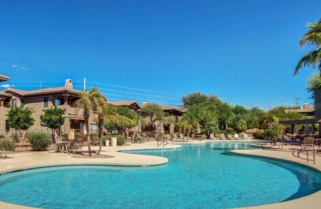 Mirage Crossing, Scottsdale, 3 bedroom Condo, close to major attractions
