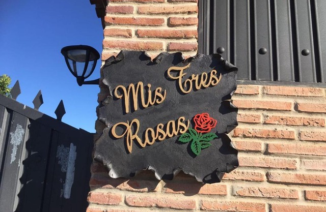 Mis Tres Rosas