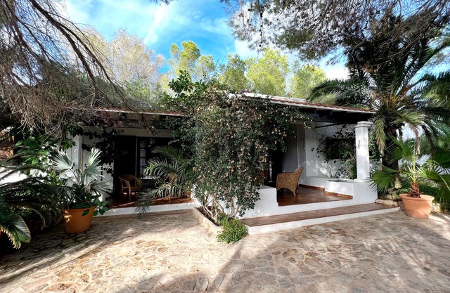 Mitgorn Beach: House with Garden at 200m from the Sea