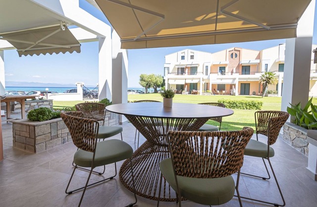 Moana Seafront Maisonette by Rentals Pro