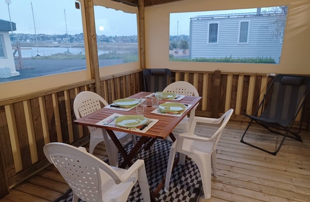 Mobil-home Avec Terrasse Couverte Camping 3 Étoiles