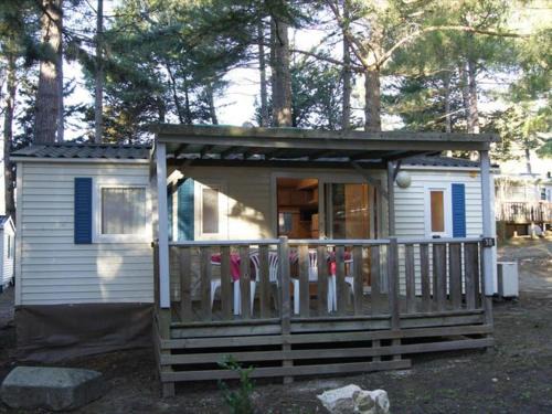 Mobil-home confortable avec terrasse pour 6 personnes - API-1-52-319