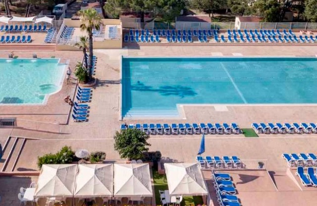 Mobil-home de 35 m2 à L'oasis Village Camping 5 Étoiles Dans le var